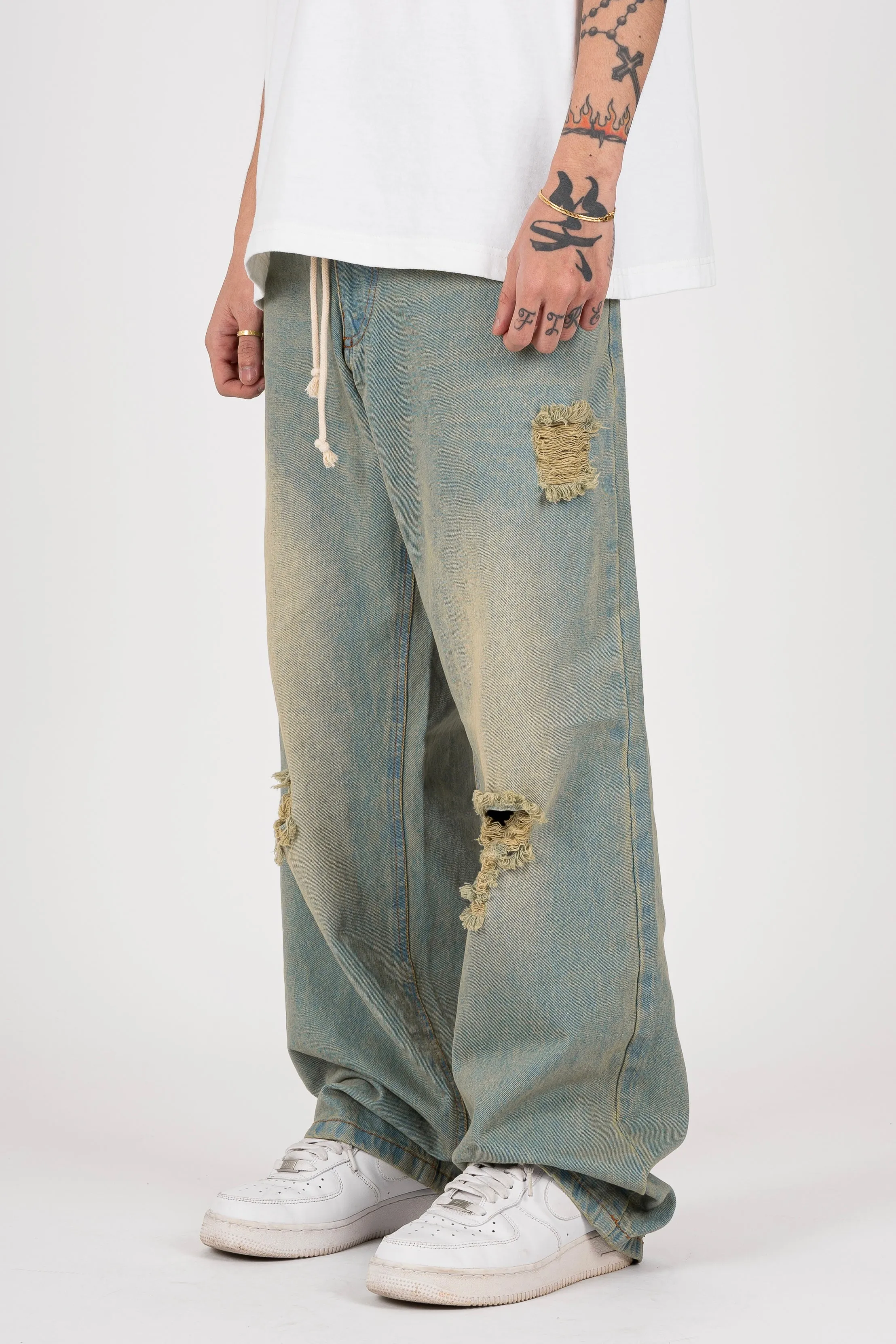 RIPPED BAGGY JEANS IN LIGHT